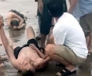 Ngư dân kịp thời cứu 4 du khách đuối nước trên biển Cửa Lò