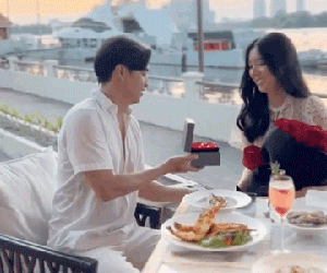 Hồ Quang Hiếu cầu hôn bạn gái bằng nhẫn kim cương sau 3 tháng hẹn hò