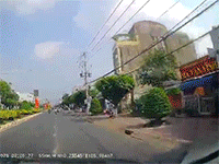 Chọn vị trí vô cùng hợp lý, tài xế ô tô có pha bắt cướp khiến ai nấy đều thán phục