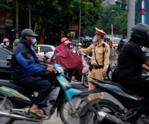 Người dân ra/vào Hà Nội dịp cao điểm nghỉ lễ 30-4 đi lại ra sao?