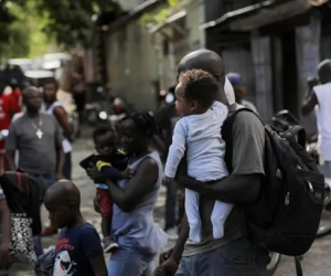 Dân Haiti ném đá, thiêu sống nhóm người bị nghi là băng đảng giữa ban ngày