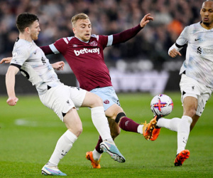 Liverpool thắng nghẹt thở, thắp lên hy vọng vào tốp 4