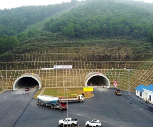 200km cao tốc Bắc - Nam thông xe dịp 30/4: Vì sao không có làn dừng khẩn cấp, trạm dừng nghỉ?