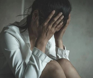 Hai thiếu nữ bị mang đi khắp nơi rao bán