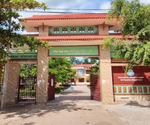 Trù dập thuộc cấp, hiệu trưởng và hiệu phó bị kỷ luật