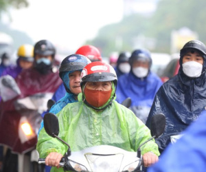 Mới nhất về đợt gió mùa đông bắc đúng dịp lễ 30/4, Hà Nội mưa to cục bộ