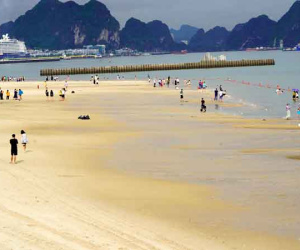 Cảnh vắng khách hiếm thấy ở Hạ Long ngày đầu nghỉ lễ