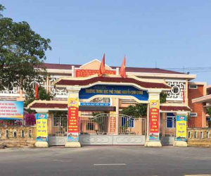 Trường tự ý cho học sinh nghỉ để giáo viên đi biển trước ngày lễ