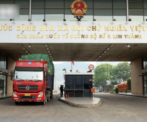 Thông quan thuận lợi, xuất nhập khẩu qua biên giới phía Bắc tăng mạnh