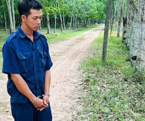 Bắt gã đàn ông gây ra hàng loạt vụ chích điện phụ nữ và chặn đường học sinh để cướp