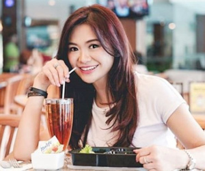 Bà nội 55 tuổi trẻ đẹp thu hút nửa triệu lượt người theo dõi trên mạng