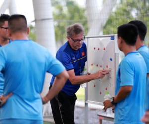 Bị tâm lý, HLV Troussier cho toàn đội U22 nghỉ tập