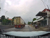 Pha sang đường bất cẩn và cú đánh lái 'thần sầu' của tài xế container