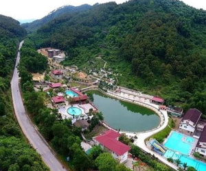 Bé trai 14 tuổi tử vong trong bể bơi khu sinh thái