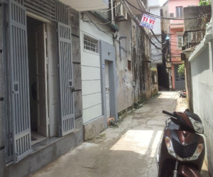 Nhà riêng trong ngõ Hà Nội ra giá cả trăm triệu m2