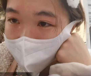 Cô gái bật khóc vì cả ngày chỉ bán được một cuộn cơm 17k, 100 triệu người vào xem clip động viên
