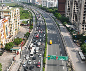 Phương tiện ùn ùn dồn về cửa ngõ phía nam Hà Nội cuối nghỉ lễ