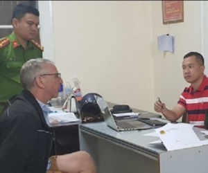 Vợ bị chồng sát hại vì sử dụng điện thoại lúc đi ăn