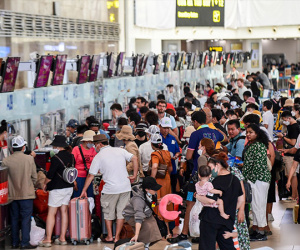 Sân bay Nội Bài chật cứng hành khách ngày cuối kỳ nghỉ lễ