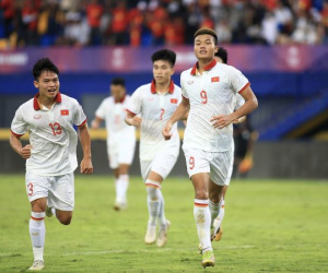 Đánh bại U22 Singapore trong trận đấu có 2 bàn phản lưới, U22 Việt Nam chiếm ngôi đầu bảng