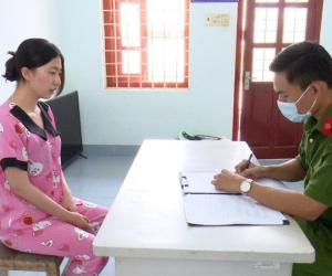 Bị tình cũ của bạn trai làm phiền, cô gái dùng dao gây thương tích cho tình địch