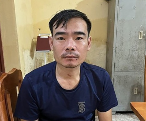 Công an bị đấm khi vào can ngăn hai vợ chồng đánh nhau