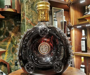 Doanh nhân người Việt bỏ 1,5 triệu USD mua chai rượu Cognac đạt kỷ lục Guinness