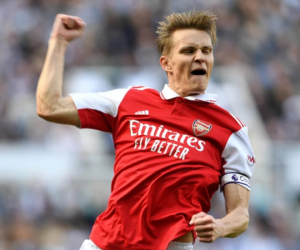 Khuất phục Chích choè, Arsenal thắp lửa cuộc đua vô địch Premier League