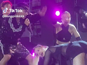 MONO xuất hiện với diện mạo mới, tương tác với dancer nữ khiến khán giả la hét không ngừng!