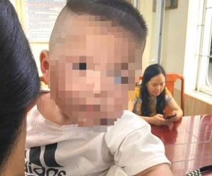 Bé trai khoảng 6 tháng tuổi bị bỏ rơi tại chung cư