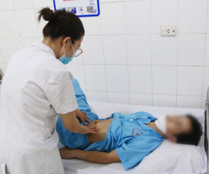Thủng dạ dày vì uống thuốc xương khớp mua qua quảng cáo