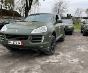 Xe sang Porsche được 'biến' thành xe quân sự ở Ukraine