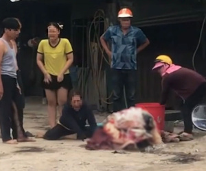 Vụ nam thanh niên 24 tuổi mua xăng tự thiêu: Mẹ khóc ngất bên thi thể con trai
