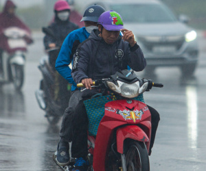 Cảnh báo mưa, giông lốc giờ tan tầm ở nội thành Hà Nội