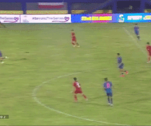 Video: Trung vệ đội trưởng U22 Việt Nam mắc sai lầm trượt chân, U22 Thái Lan sớm mở tỷ số