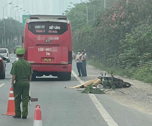 Phạm lỗi đi xe máy vào cao tốc Đại lộ Thăng Long, nữ tài xế ‘cầu cứu’ người thân