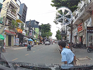Sang đường một cách bất cẩn, nam bảo vệ lãnh hậu quả đau đớn