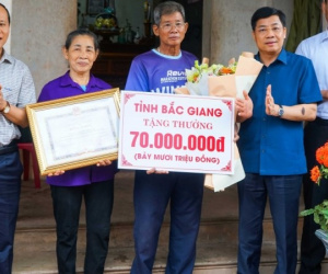 Nguyễn Thị Oanh được tặng nhà ở xã hội