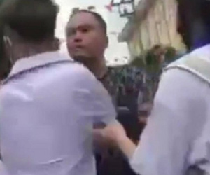 2 người lớn chặn đánh 1 nam sinh trên đường đi học về
