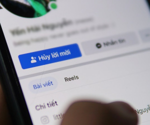 Facebook gặp lỗi tự động kết bạn khi xem 'tường' người lạ