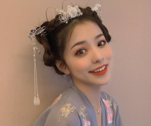 Dàn hot girl mạng Trung Quốc lộ gương mặt thật khiến fan 'tắt lịm'