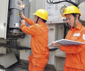 Tăng giá điện, hàng hóa liệu có 'té nước theo mưa'?