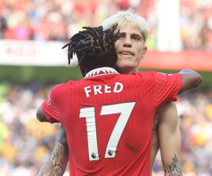 Thắng Wolves, MU lại nhiều hơn Liverpool 4 điểm trên BXH