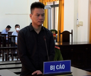 Con rể dùng súng uy hiếp, trói toàn thân mẹ vợ bằng băng keo