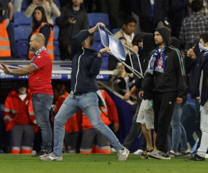 Dàn sao Barca chạy tán loạn vì bị fan Espanyol đuổi đánh
