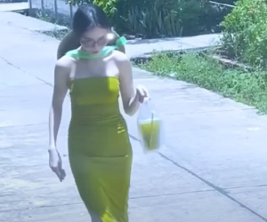 Mua ly nước mía 10k, nam khách hàng hào phóng trả hẳn 520k khi thấy cô chủ quán