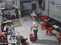 Trộm vào lấy xe trong khi chủ nhà vẫn vô tư đứng làm việc
