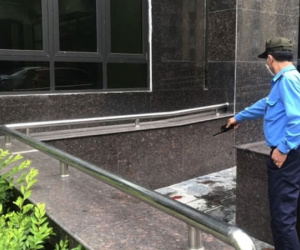 Nam bệnh nhân nhảy từ tầng 10 bệnh viện xuống đất tử vong