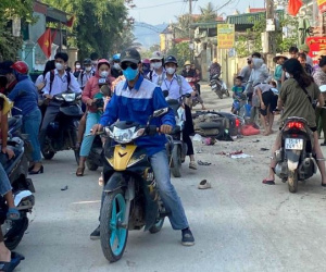 Xe máy đối đầu kinh hoàng khiến 5 người thương vong