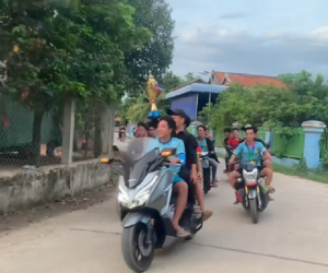 Vô địch, rước Cúp bằng xe máy và nhậu đến đêm, đây là cách người Việt sinh ở Campuchia chơi bóng đá